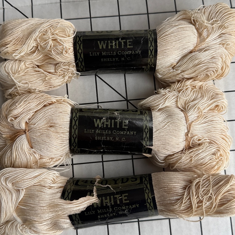 Lot/9 Vintage Daisy Lily Mercerized Crochet Cotton No 20 400 Yards White Thread - Picture 6 of 7
